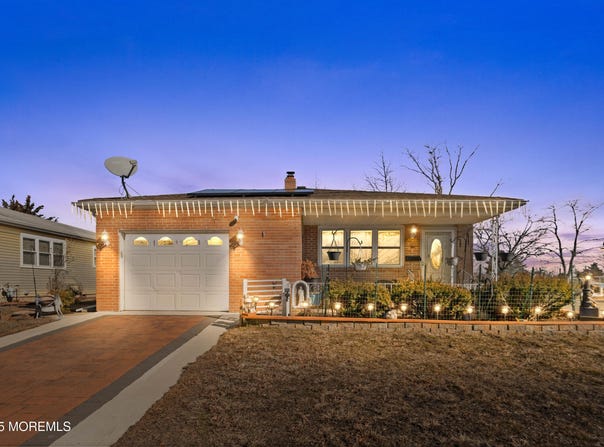 2 Liberta Drive, Toms River, NJ 08757