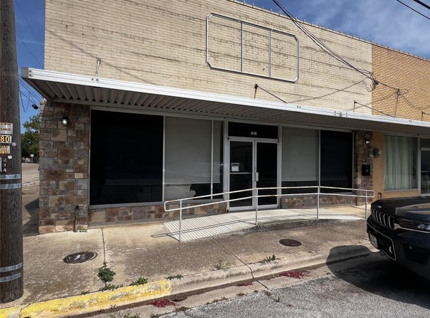 212 S Houston Ave, Cameron, TX 76520