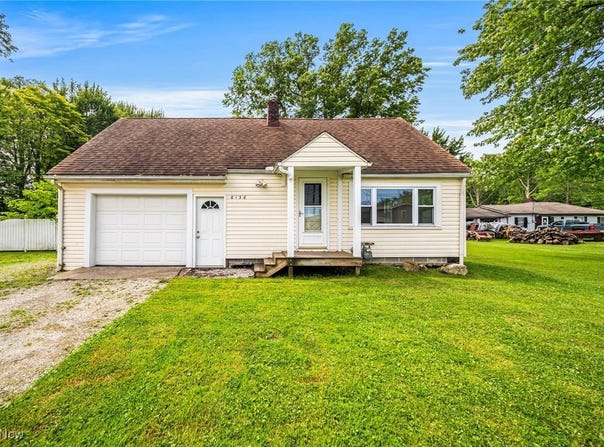 6136 Lake Road W, Ashtabula, OH 44004