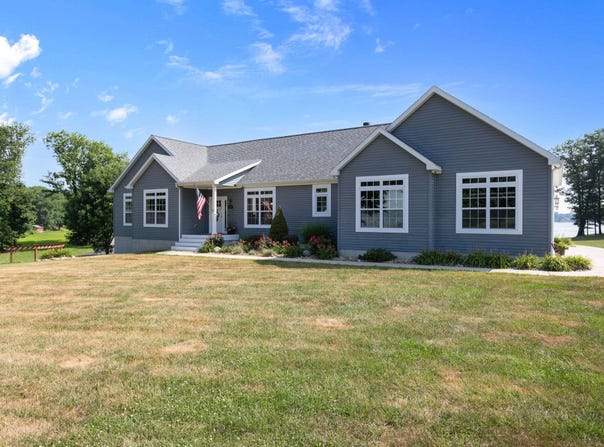 7395 E Hudson Pointe Lane, New Carlisle, IN 46552