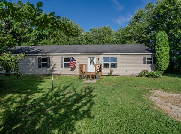 8908 County Road 215, Grand Junction, MI 49056