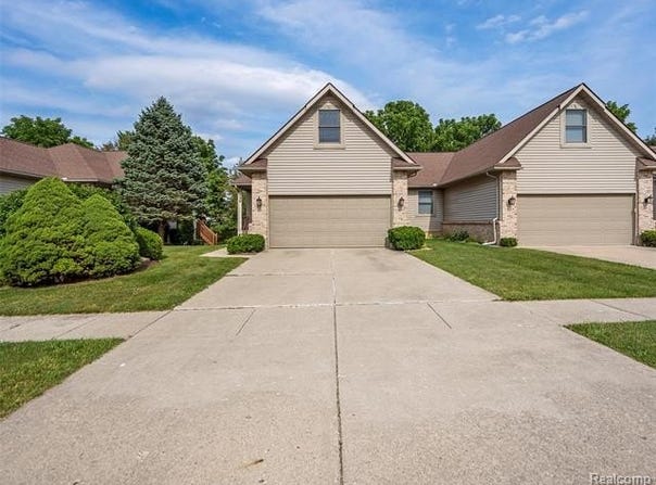 299 Creekwood Circle, Linden, MI 48451