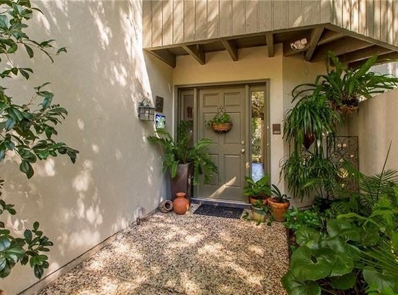 100 TCHEFUNCTE OAKS Drive, Mandeville, LA 70471