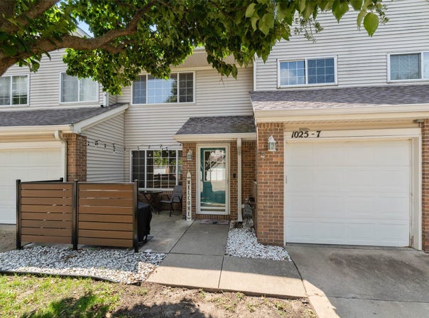1025 68th Street unit: 7, West Des Moines, IA 50266