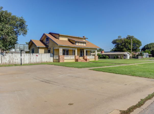 913 Galveston, Plainview, TX 79072