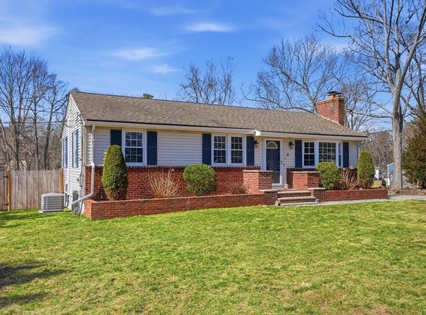 4 Edsel Dr, Burlington, MA 01803