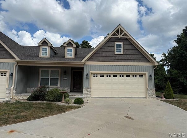 4824 Azalea Place, Godfrey, IL 62002