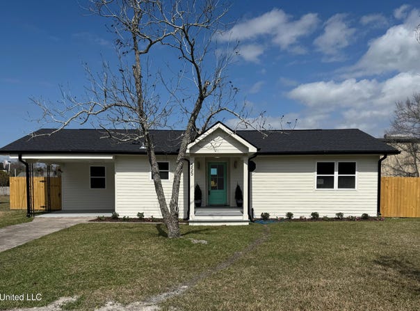 555 Saint John Street, Bay Saint Louis, MS 39520