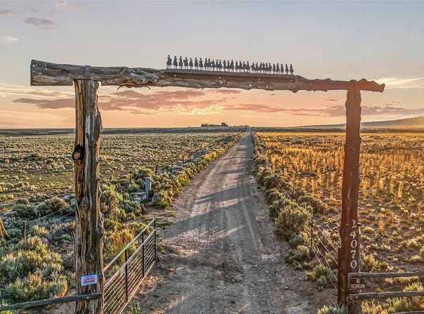 24070 W US-64, El Prado, NM 87529