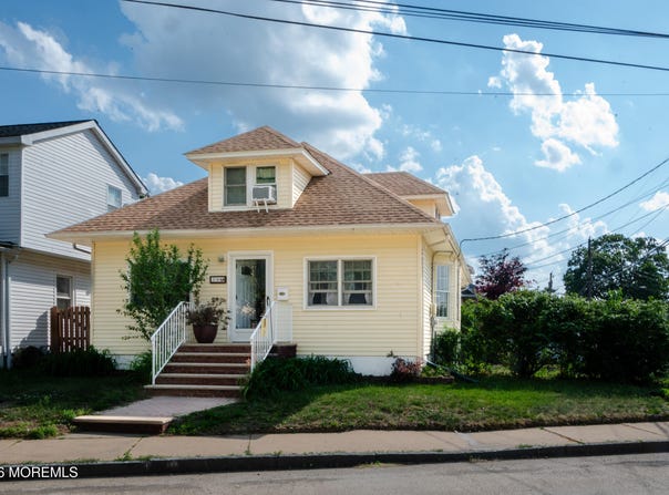 38 Walnut Street, Keyport, NJ 07735