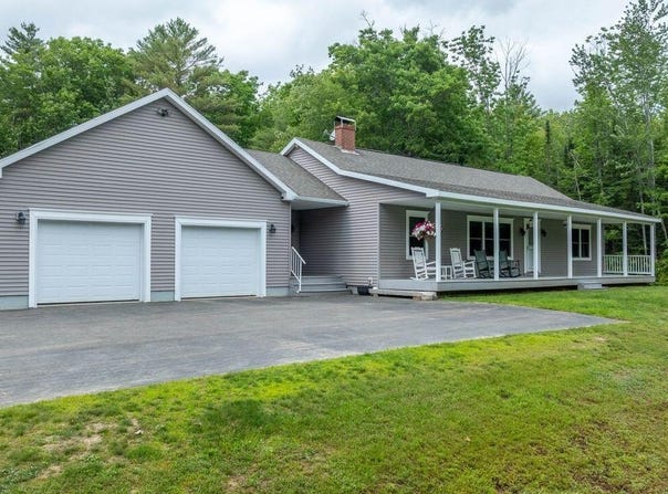 125 Carver Road E, Monmouth, ME 04259