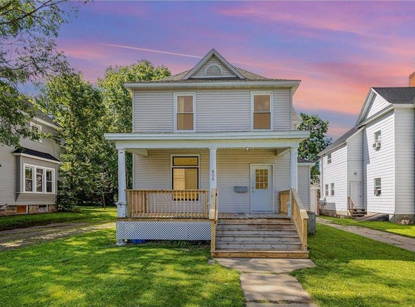 808 9th E, Menomonie, WI 54751