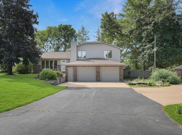 5912 Sierra Drive, Waterloo, IA 50701