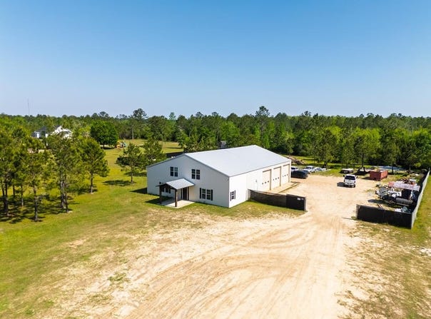 8085 Smith Rd, Hahira, GA 31632