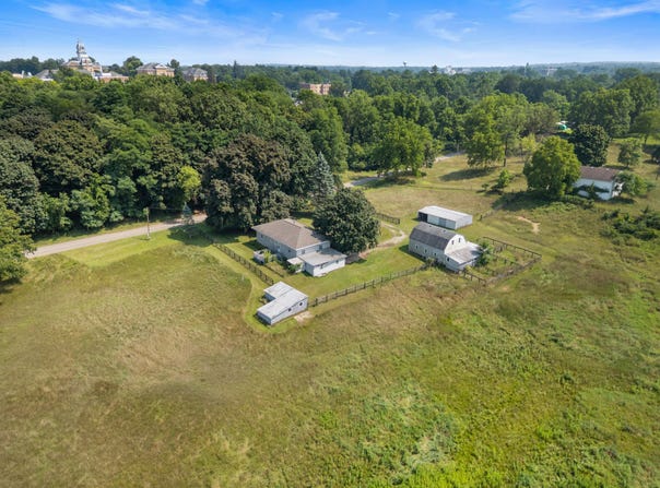 104 Mcclellan Street, Hillsdale, MI 49242