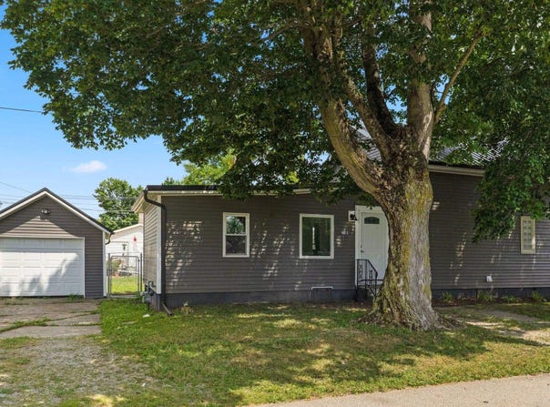 206 W County Line Road, Wolcottville, IN 46795-9203