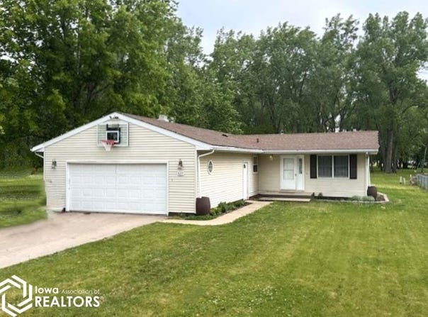 627 Edwards Drive, Ottumwa, IA 52501