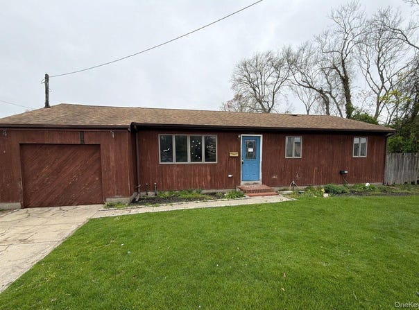 209 Moffitt Boulevard, Islip, NY 11751