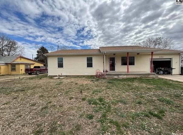 422 N East Ave, Lyons, KS 67554
