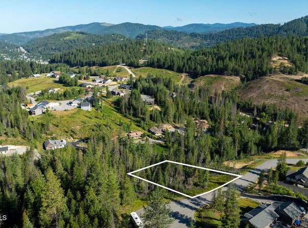 120 Blazing Saddle Ct, Pinehurst, ID 83850