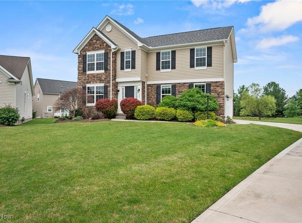 587 Surrey Drive, Aurora, OH 44202