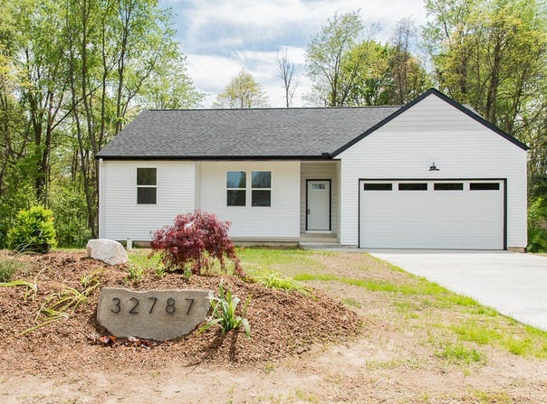 32787 Bradeen Avenue, Paw Paw, MI 49079