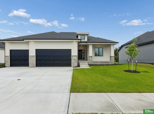 12383 Windsor Drive, Papillion, NE 68046