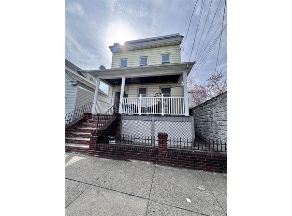 20-44 127 St, College Point, NY 11356