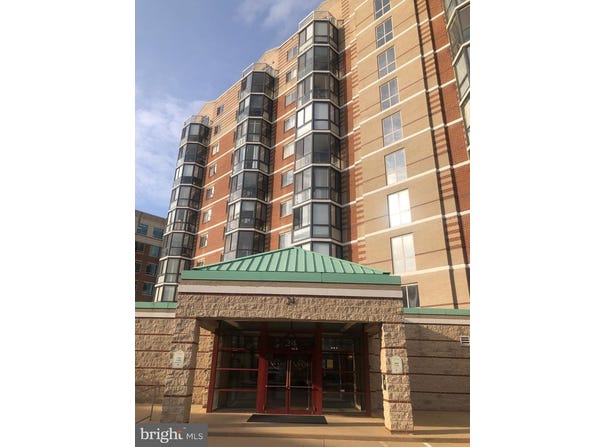 24 COURTHOUSE SQ #703, ROCKVILLE, MD 20850