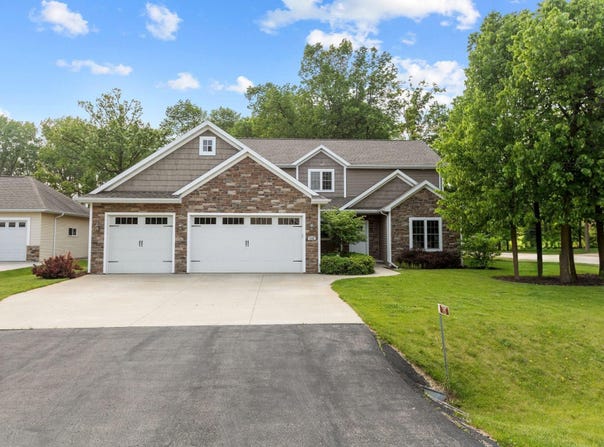 715 TERRA COTTA Drive, NEENAH, WI 54956-3576