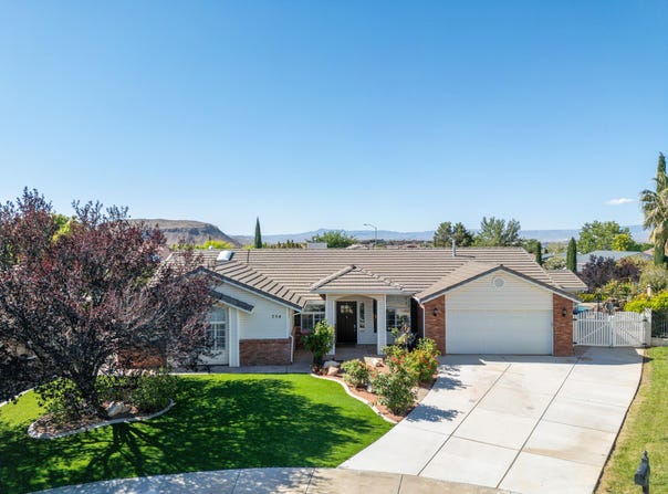 754 Cherry Cir, Washington, UT 84780