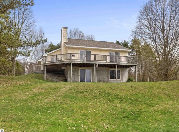 8377 Orchard Hill Road, Beulah, MI 49617