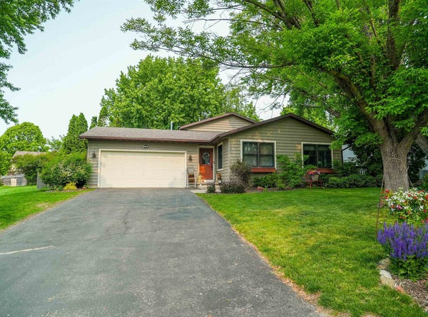 326 Joshua Circle, Sun Prairie, WI 53590