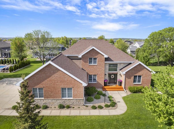 863 Augusta Drive, Oregon, WI 53575