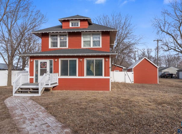 360 N Cedar Ave, Parker, SD 57053