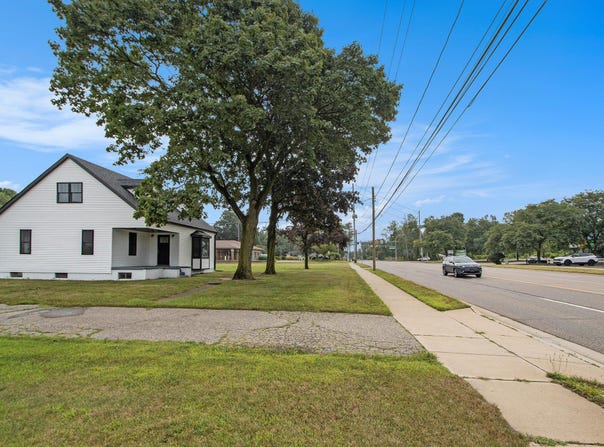 1203 E Centre Avenue, Portage, MI 49002