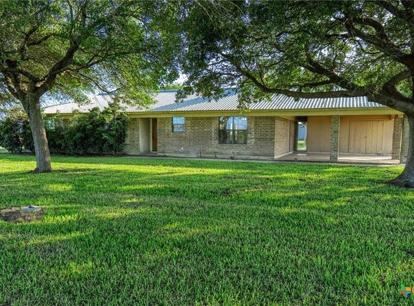 1170 Johnson Road, Victoria, TX 77905