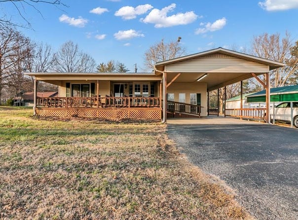 2830 E Wood St, PARIS, TN 38242