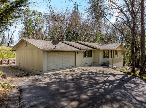 905 Lathrop Road, Grants Pass, OR 97526