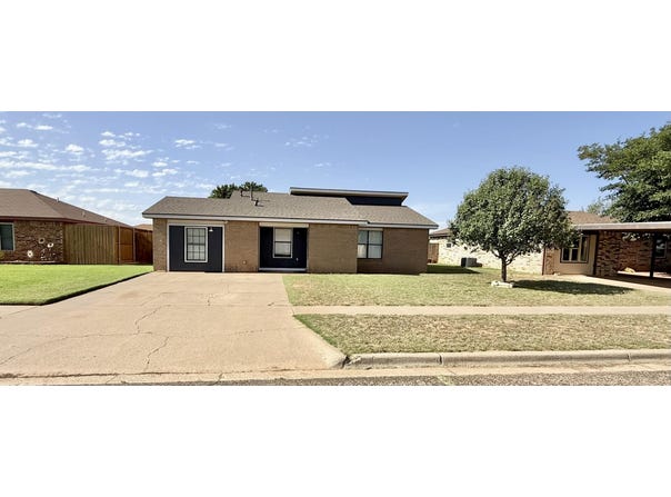 305 E 19th Street, Wolfforth, TX 79382
