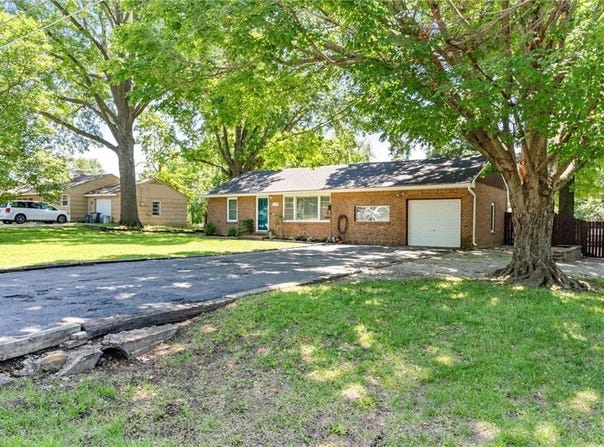 7727 Richland Avenue, Kansas City, KS 66111