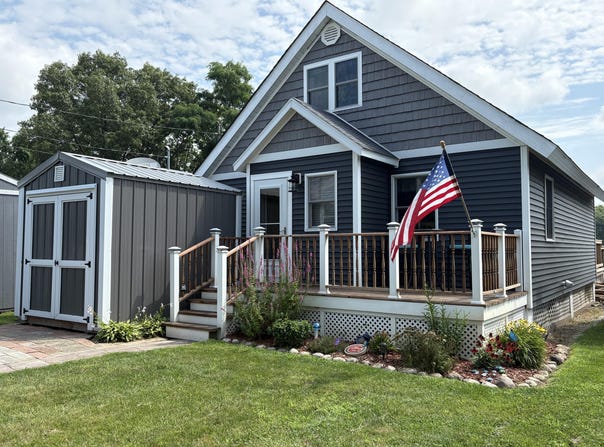 58911 Long Lake Road, Colon, MI 49040