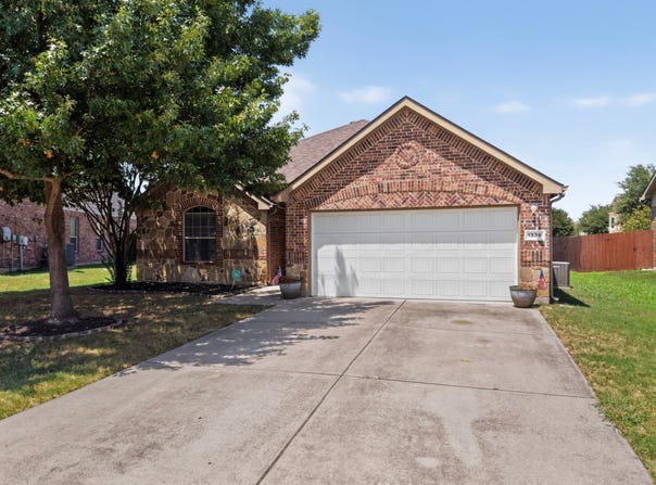 1336 Shelley Drive, Burleson, TX 76028