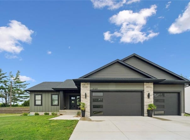 3120 Timber Ridge Court, Hiawatha, IA 52233