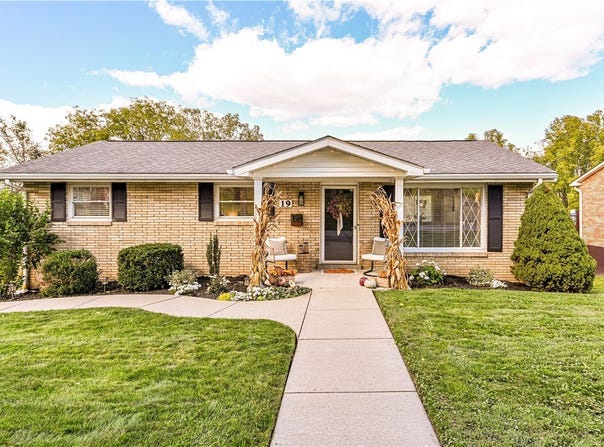 19 Berlin Rd, Jeannette, PA 15644
