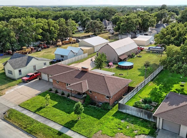 313 S 1st St, Osborne, KS 67473