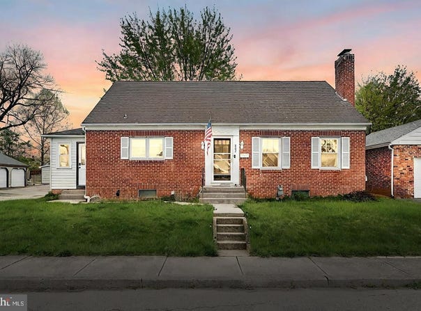 802 W MIDDLE STREET, HANOVER, PA 17331
