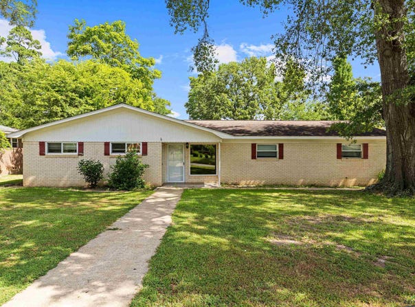 105 Pruitt Street, Henderson, TX 75652