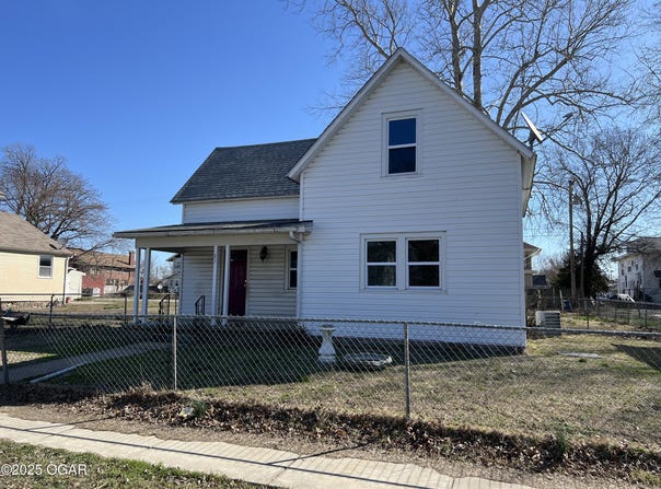 21 S Oronogo Street, Webb City, MO 64870