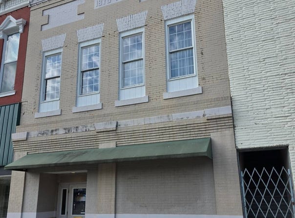 105 W Cherry St, Nevada, MO 64772